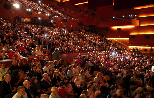 Sala llena San Sebastián.png