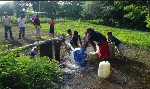 mujeres rurales y agua.png