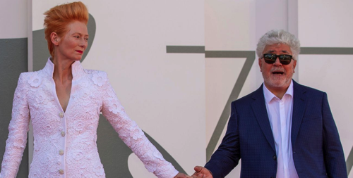 Pedro Almodovar y Tilda Swinton.png