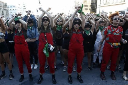 Las Tesis en manifestación.jpg